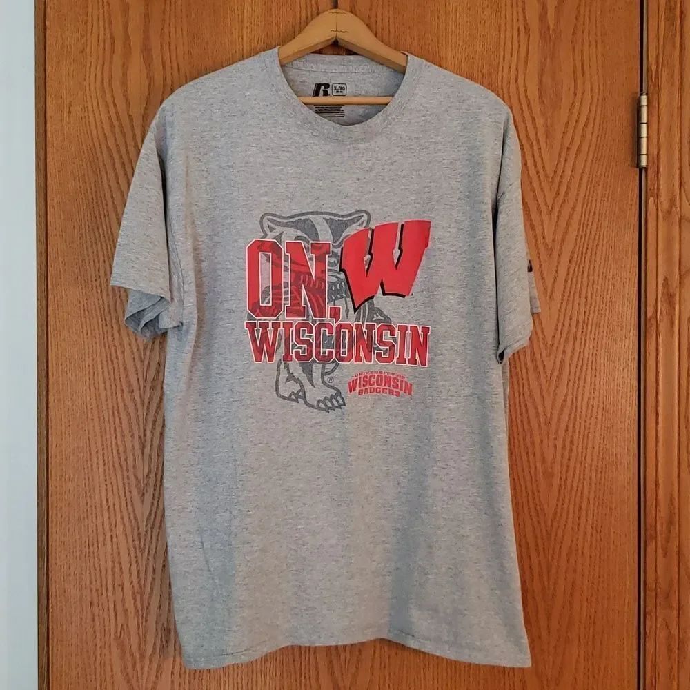 Russell Athletics Wisconsin Badgers T-Shirt Sz XL (46-48)